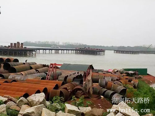 Hunan-Yiyang-Yuanjiang-bridge-construction-platform